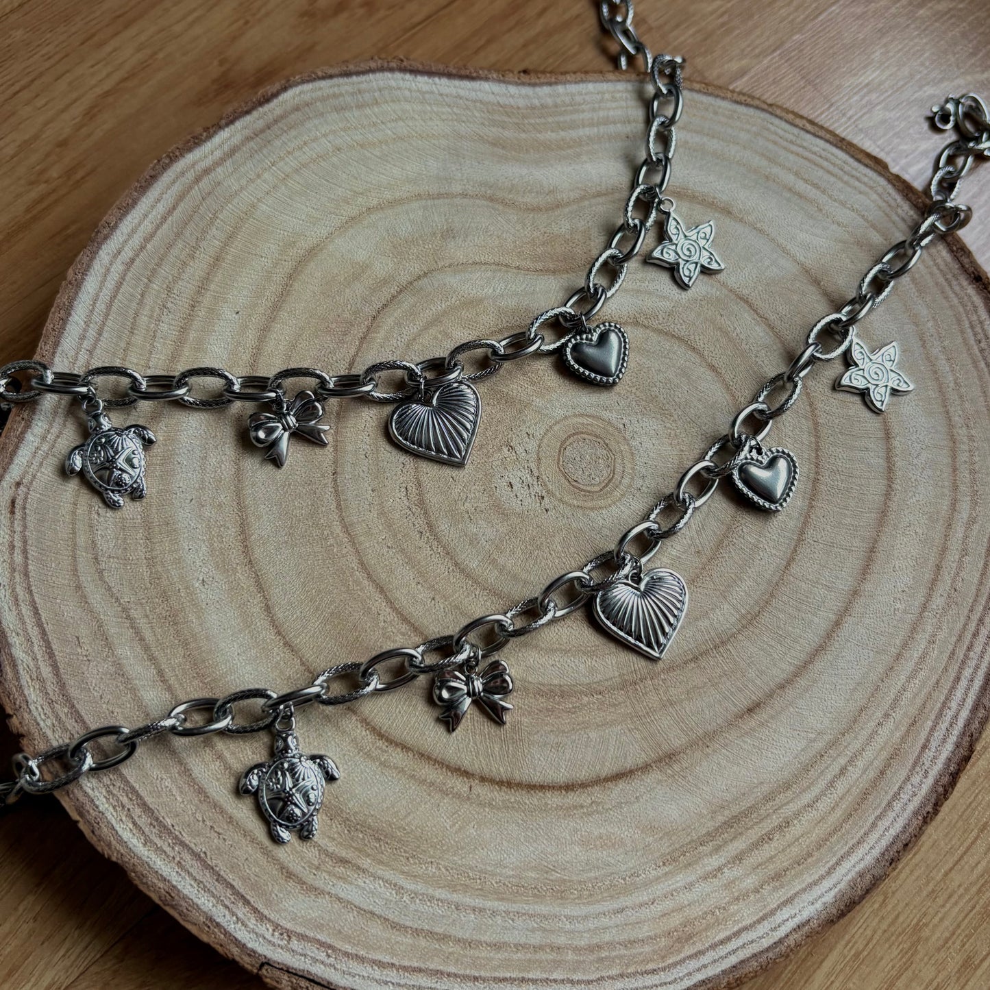 Collier breloques argenté